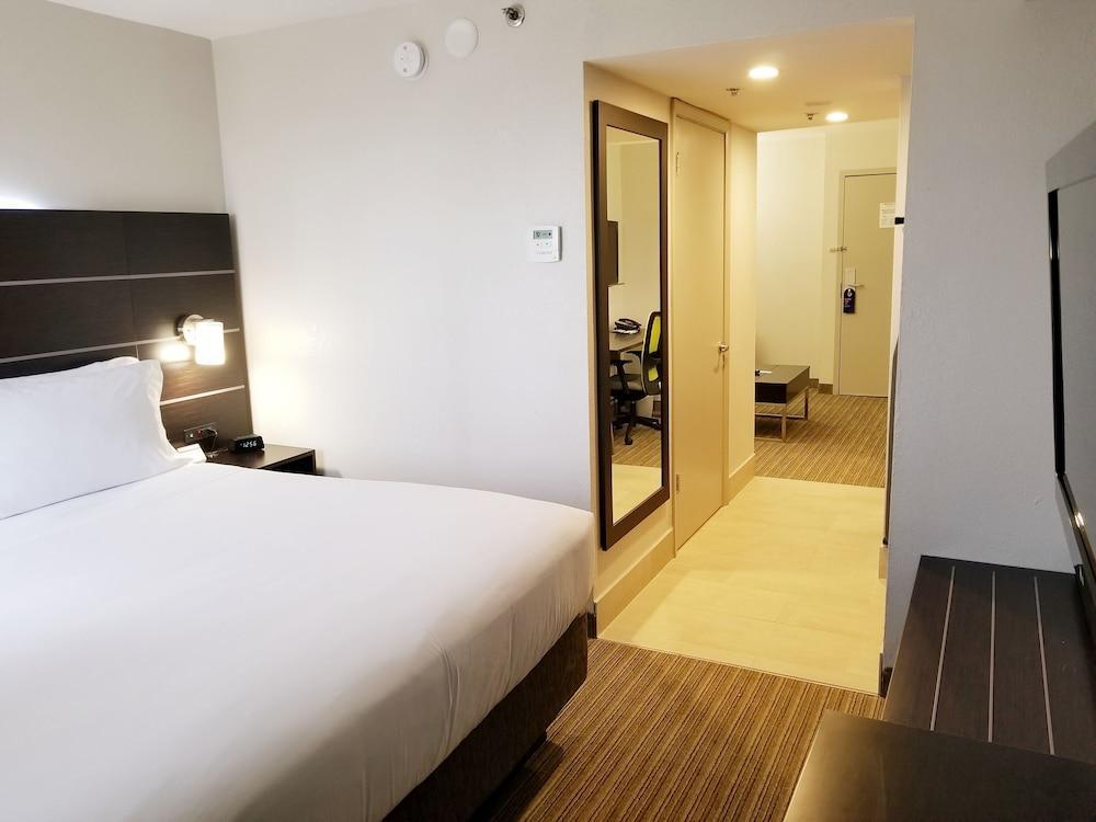 Holiday Inn Express Hotel & Suites Miami - Hialeah By Ihg Екстериор снимка