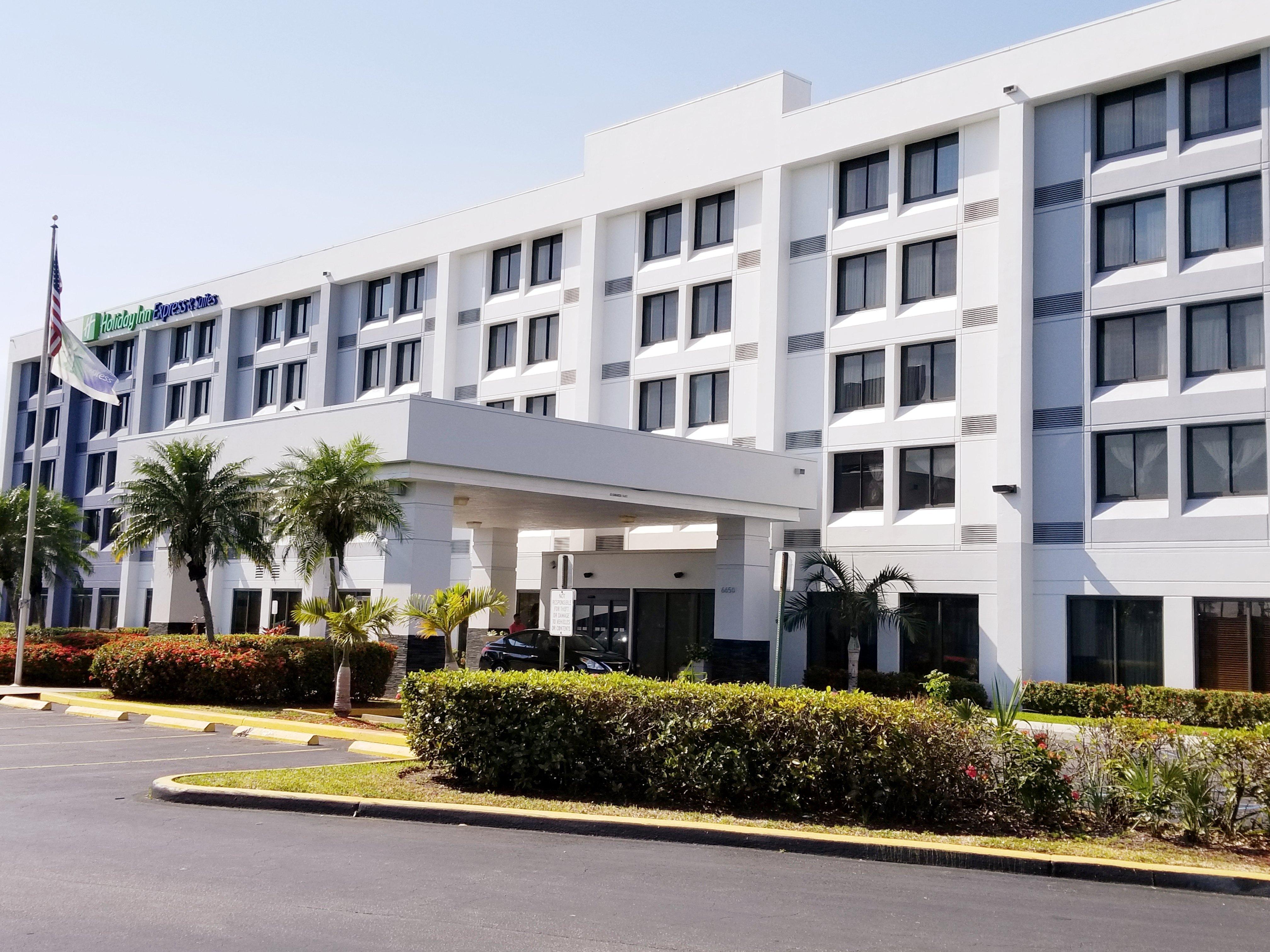 Holiday Inn Express Hotel & Suites Miami - Hialeah By Ihg Екстериор снимка