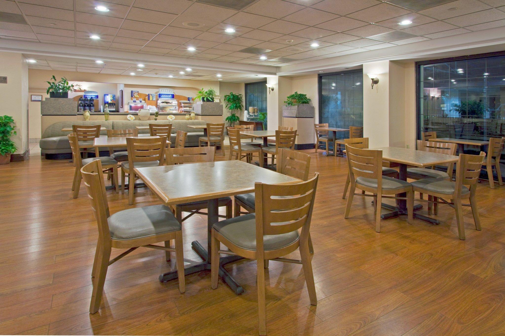 Holiday Inn Express Hotel & Suites Miami - Hialeah By Ihg Екстериор снимка