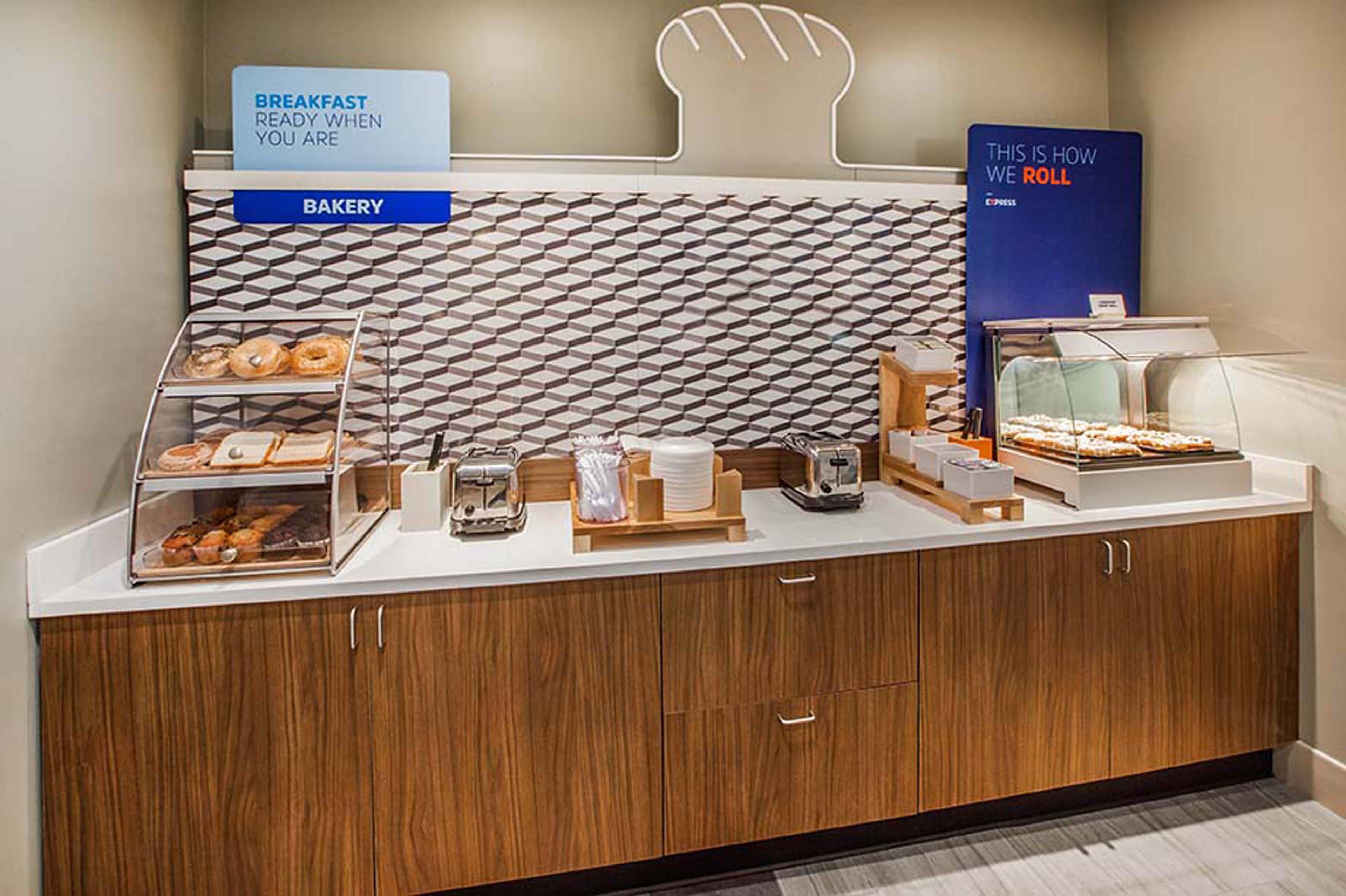 Holiday Inn Express Hotel & Suites Miami - Hialeah By Ihg Екстериор снимка