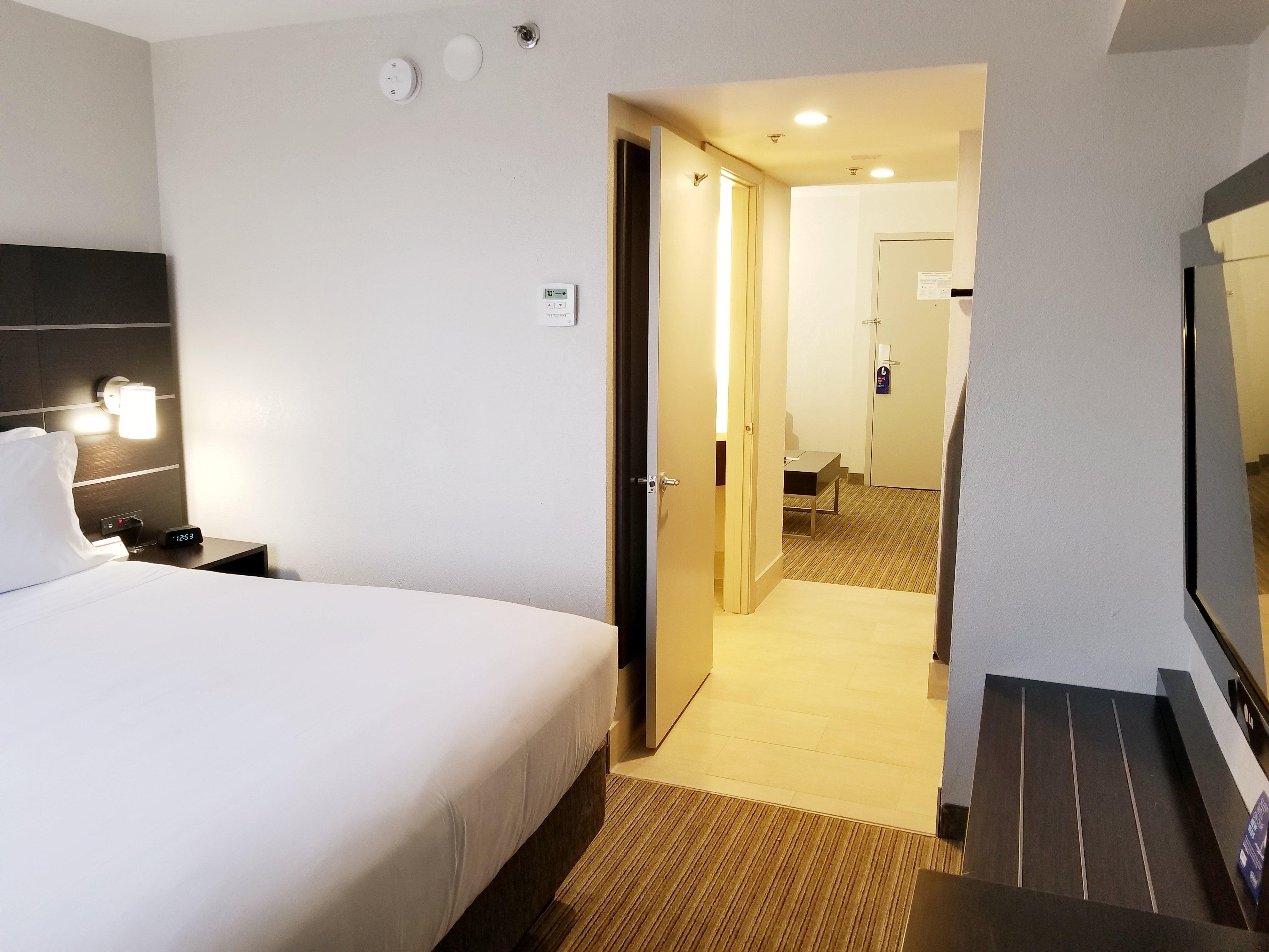Holiday Inn Express Hotel & Suites Miami - Hialeah By Ihg Екстериор снимка