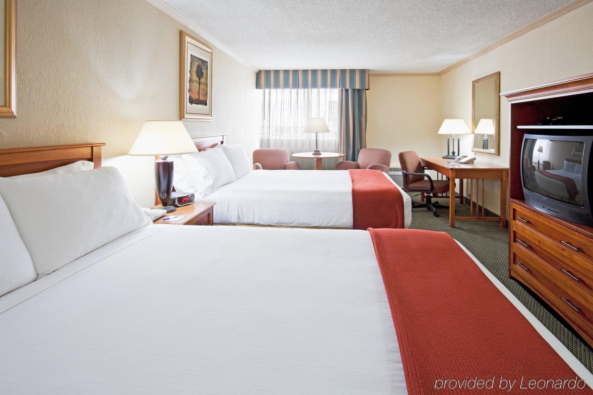 Holiday Inn Express Hotel & Suites Miami - Hialeah By Ihg Екстериор снимка