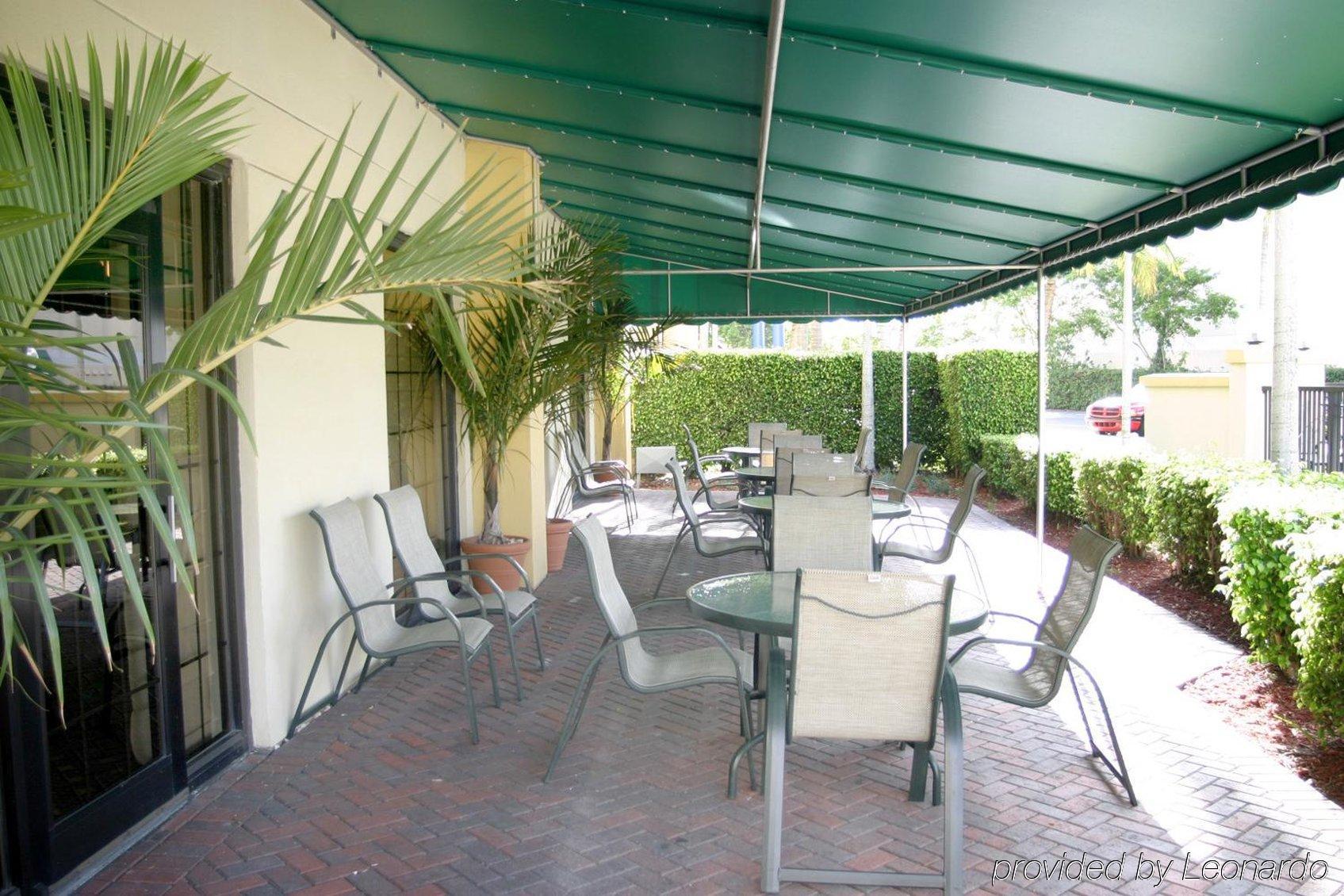 Holiday Inn Express Hotel & Suites Miami - Hialeah By Ihg Екстериор снимка