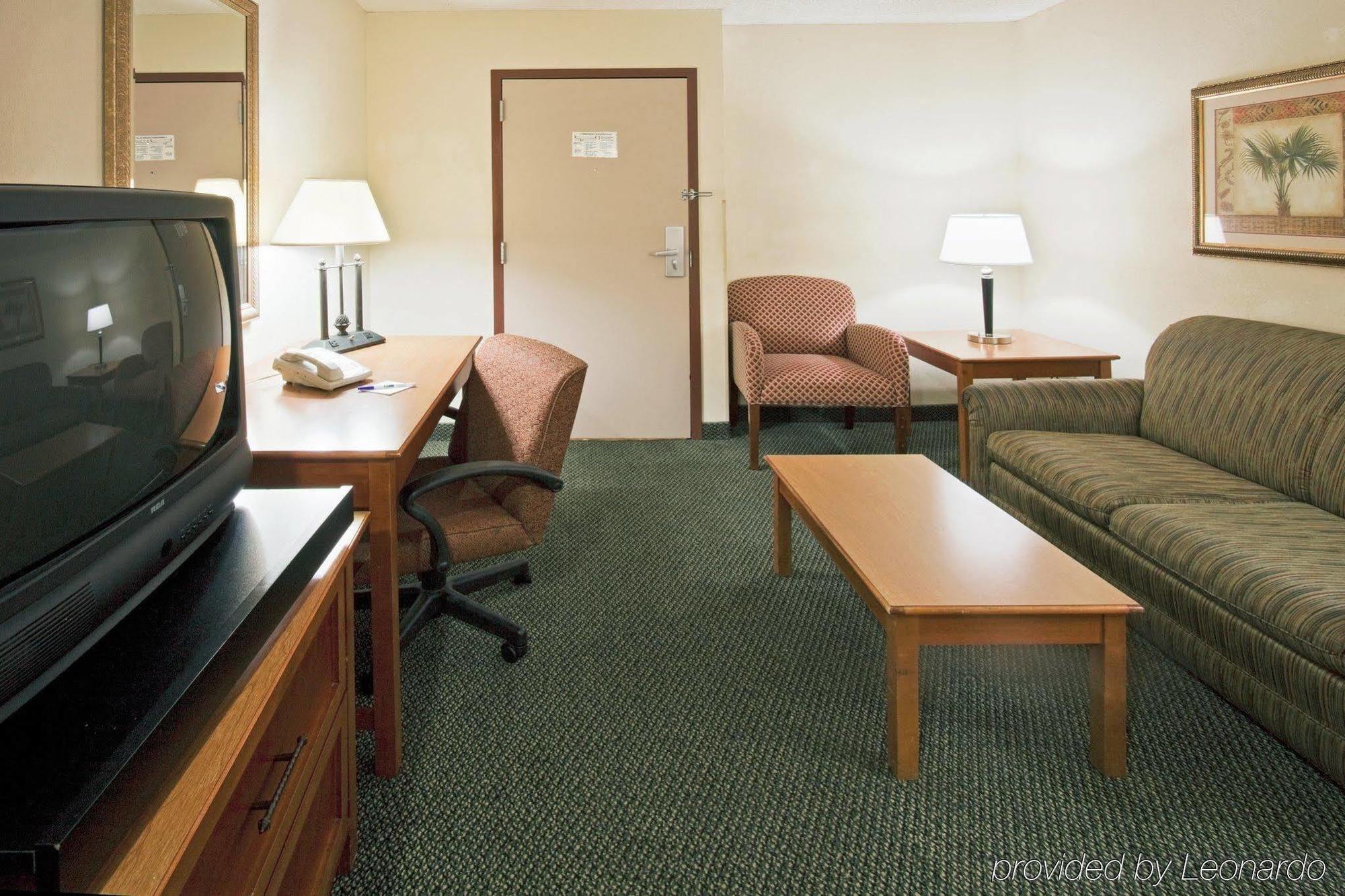 Holiday Inn Express Hotel & Suites Miami - Hialeah By Ihg Екстериор снимка