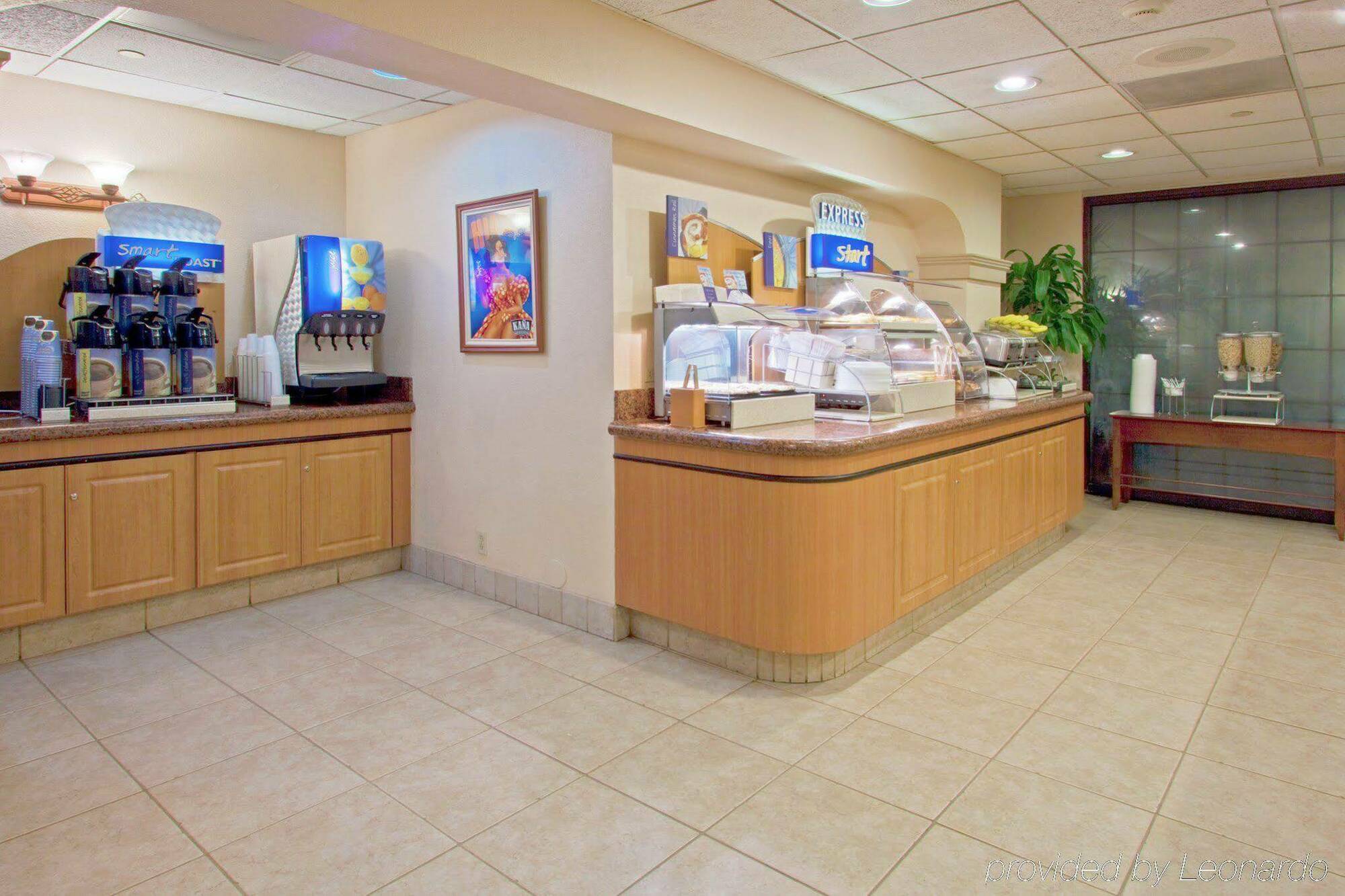 Holiday Inn Express Hotel & Suites Miami - Hialeah By Ihg Екстериор снимка